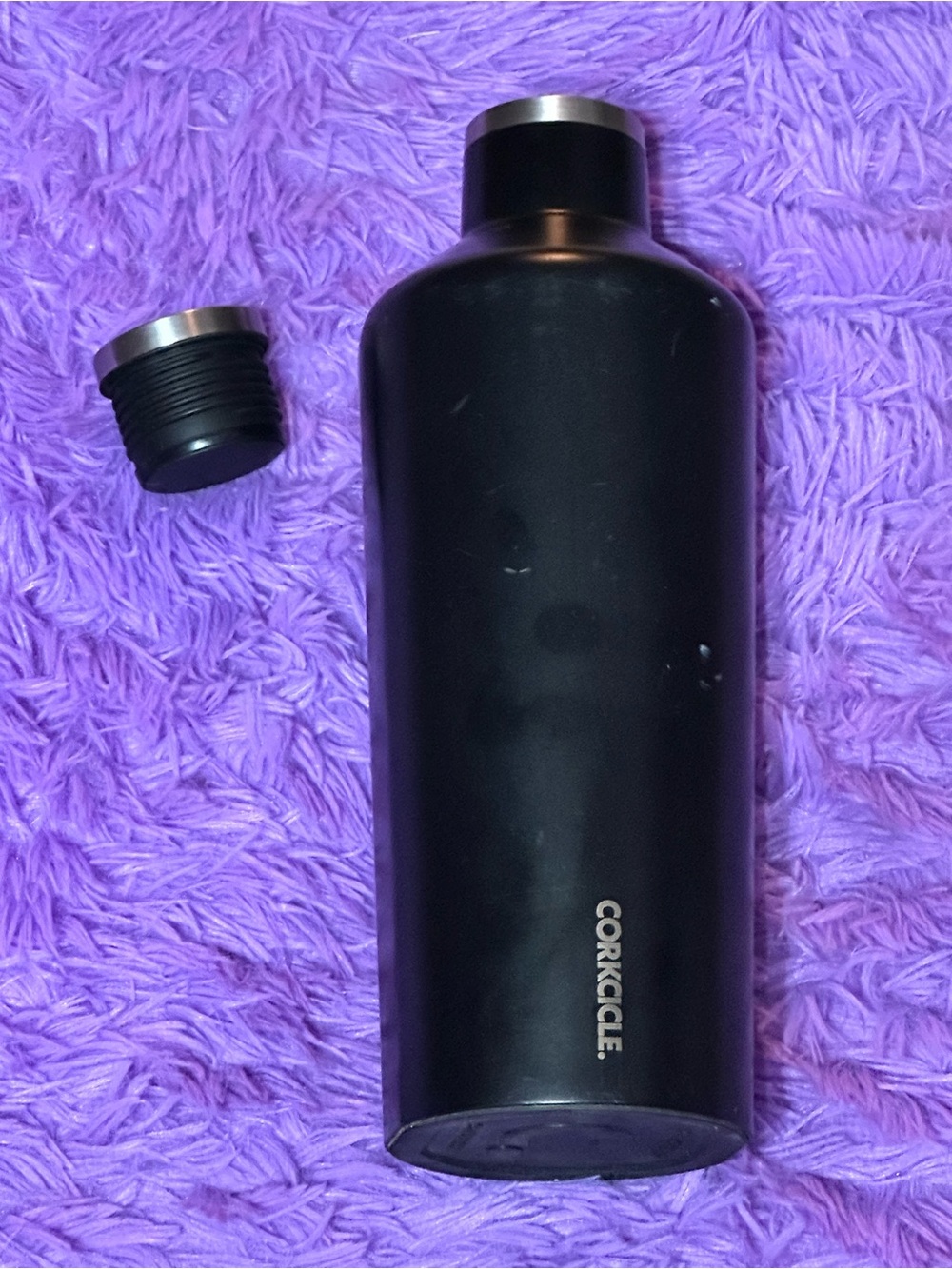 60oz Corkcicle insulated tumbler.   Keeps your drinks hot or cold for hours.